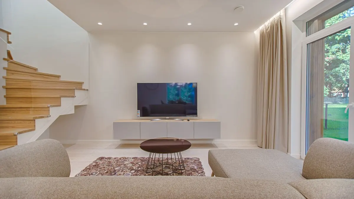 Fernseher auf einem TV-Möbel
